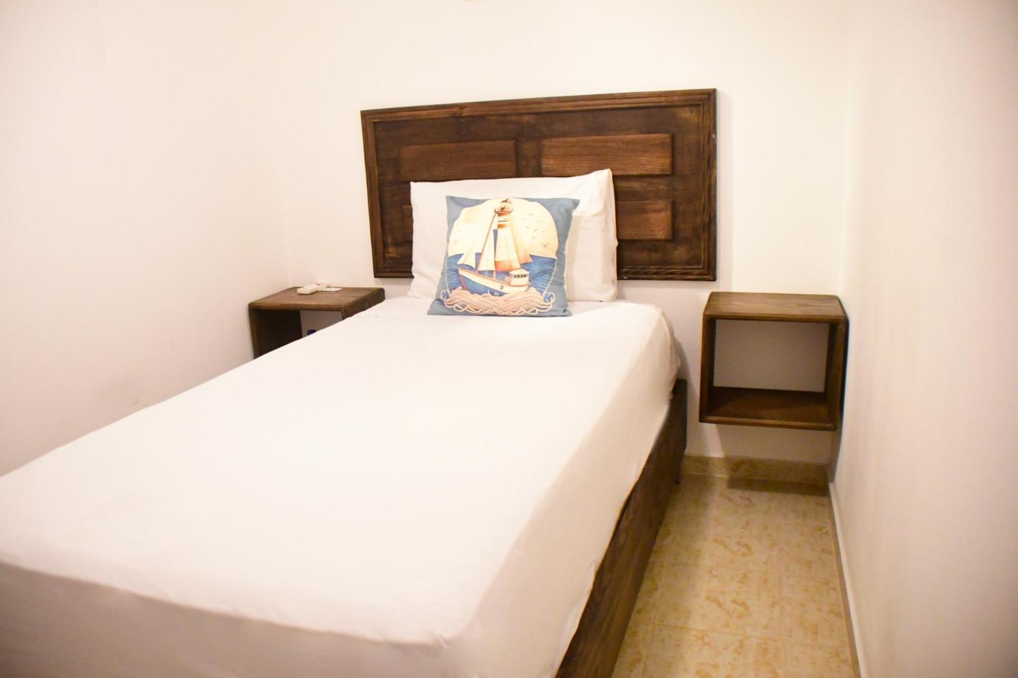 Hostal Marina Samana Buitenkant foto